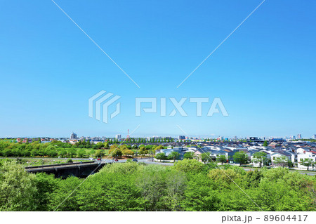 青空の街並み 89604417