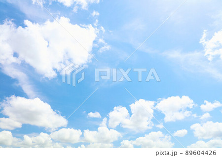 夏の青空と雲 夏の青空と雲 89604426