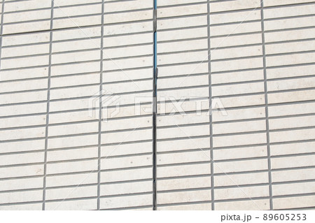 外壁のコーキングのひび割れ、剥がれ 89605253