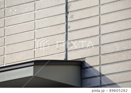 外壁のコーキングのひび割れ、剥がれ 89605262