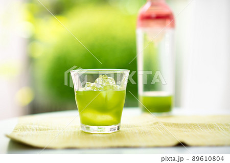 窓際の冷たいお茶 窓際の冷たいお茶 89610804