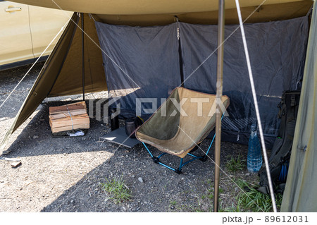 ソロキャンプのテント内コーディネート 89612031