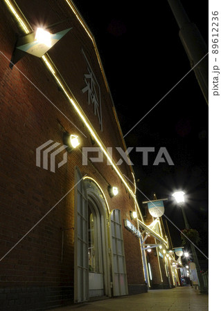 【レタッチ有】函館・金森赤レンガ倉庫、三角屋根をいろいろな角度でシリーズ 89612236