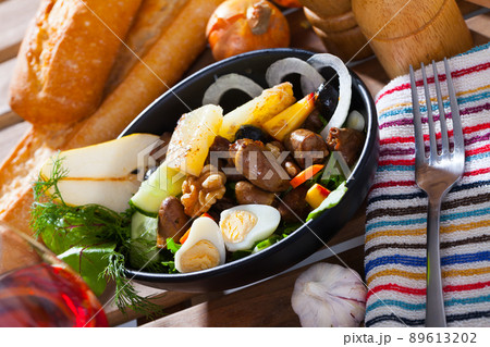 Chicken hearts salad with peach, pear, grilled cheese and quail eggs 89613202