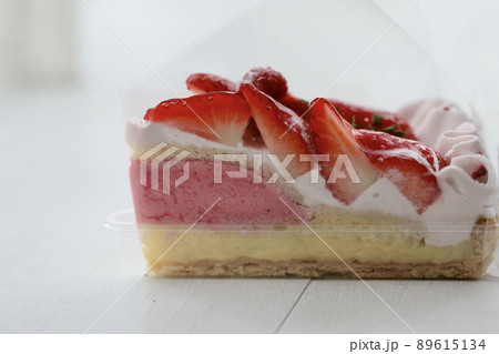 フレッシュいちごのムースタルトケーキ フレッシュいちごのムースタルトケーキ 89615134