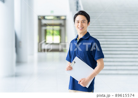 ミドルの介護福祉士の男性 89615574