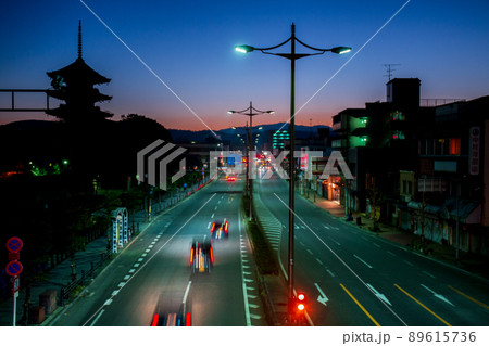京都市南区東寺の夜明け前の状況を撮影したもの 京都市南区東寺の夜明け前の状況を撮影したもの 89615736