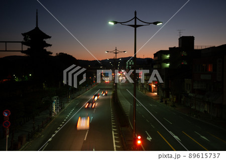 京都市南区東寺の夜明け前の状況を撮影したもの 京都市南区東寺の夜明け前の状況を撮影したもの 89615737
