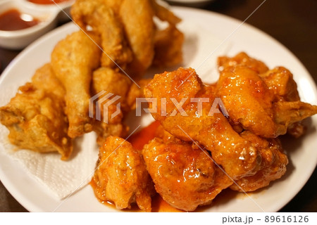 韓国料理の鶏肉・カリカリのヤンニョムチキン 89616126