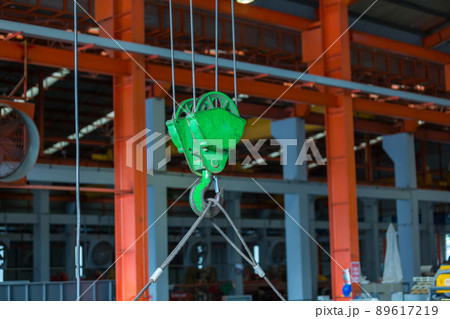 Swivel joint and connection with a steel cable when installing the structures outdoor. 89617219