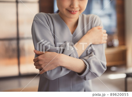 美人な女性のポートレート 美人な女性のポートレート 89620055