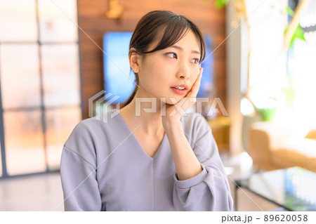 美人な女性のポートレート 美人な女性のポートレート 89620058