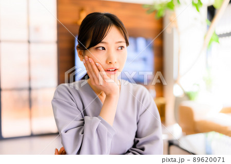 美人な女性のポートレート 美人な女性のポートレート 89620071