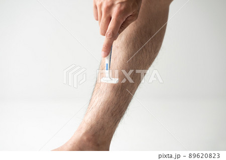 すね毛処理　男性　カミソリ 89620823