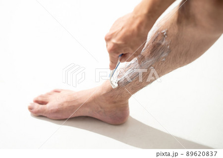 すね毛処理　男性　カミソリ 89620837