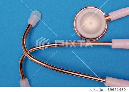 Medical stethoscope.Pink medical stethoscope.The concept of healthcare. 89621480
