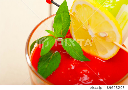 fresh tomato juice 89623203