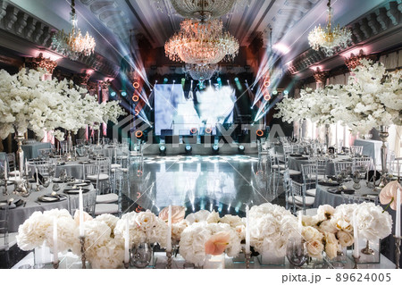Elegant banquet hall for a wedding party 89624005