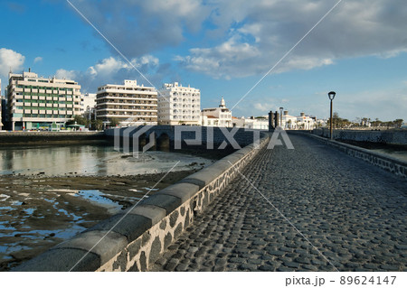 Punta de la Lagarta bridge of Arrecife town. Canaries, Lanzarote Island. Spain 89624147