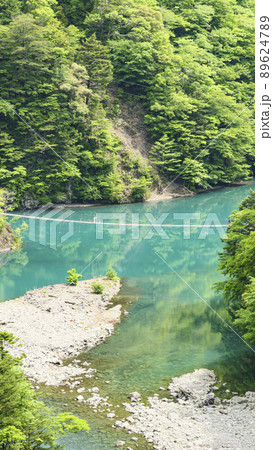 静岡県川根本町の景勝地の寸又峡の初夏 89624789