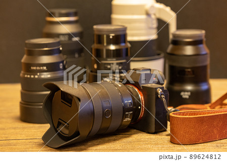 【デジタル】ミラーレス一眼と交換レンズ【フルサイズ】 89624812