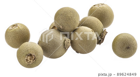 Green peppercorns isolated on white background, full depth of field 89624849