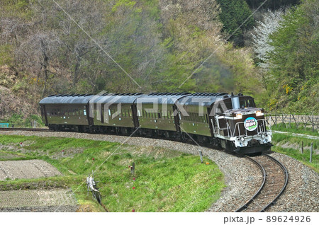 磐越東線　舞木ー三春　JR東日本　DE10-1705（高崎）＋旧客　あぶくま新緑 89624926