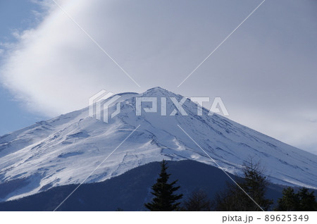 全国育樹祭記念広場から見る冬の富士山 89625349