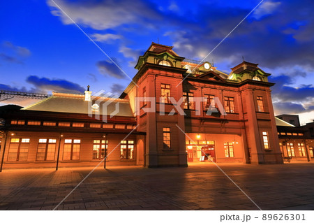 【福岡県】JR門司港駅の夜景 【福岡県】JR門司港駅の夜景 89626301