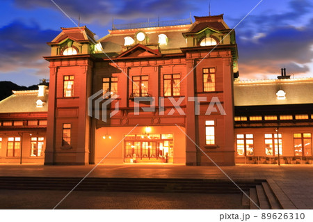 【福岡県】JR門司港駅の夜景 【福岡県】JR門司港駅の夜景 89626310