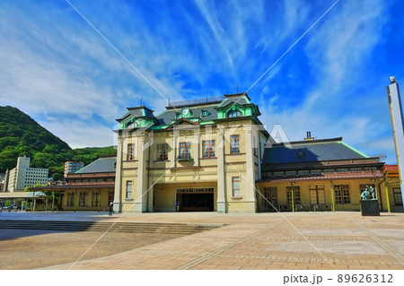 【福岡県】晴天下のJR門司港駅 89626312