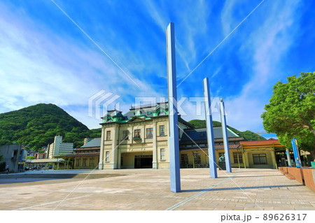 【福岡県】晴天下のJR門司港駅 【福岡県】晴天下のJR門司港駅 89626317