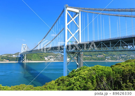 快晴下の関門橋（関門海峡） 89626330
