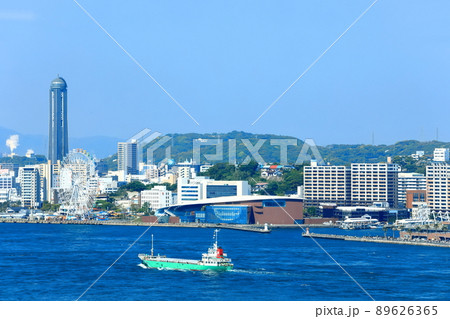 【山口県】快晴下の下関市街地 89626365