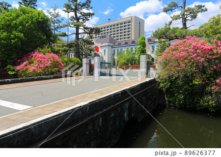 【山口県晴天下の山口県政資料館と山口県庁舎 89626377