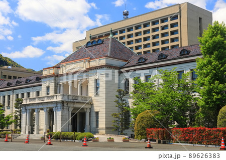 【山口県晴天下の山口県政資料館と山口県庁舎 89626383