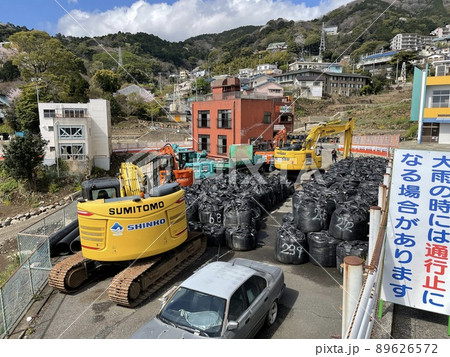 熱海・伊豆山の土石流災害の現場状況 89626572