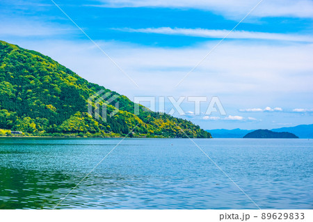 新緑の海津大崎と竹生島 新緑の海津大崎と竹生島 89629833