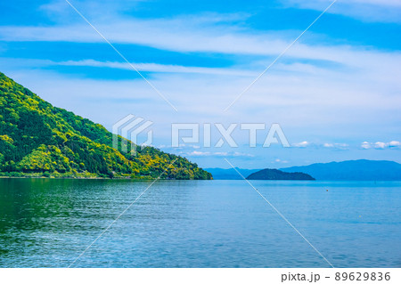 新緑の海津大崎と竹生島 新緑の海津大崎と竹生島 89629836