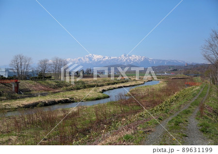 春・北海道の風景（北海道上富良野町） 89631199