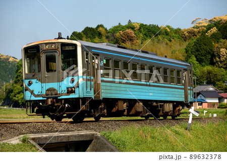 予土線を走るキハ54系普通列車(ビビッド調) 予土線を走るキハ54系普通列車(ビビッド調) 89632378