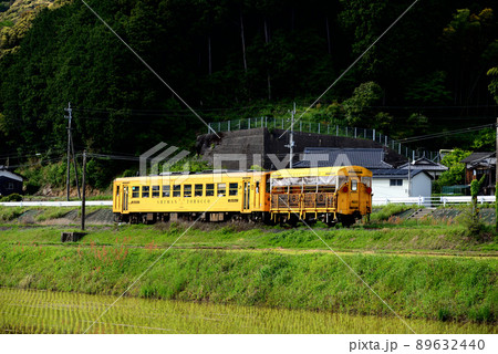 予土線を走るキハ54しまんトロッコ 89632440