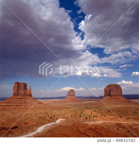 荒野 岩 石 89632582