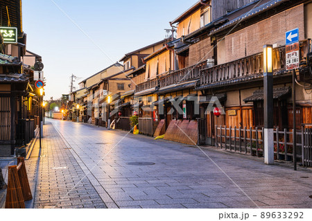 京都　祇園　夜明け前の花見小路 89633292