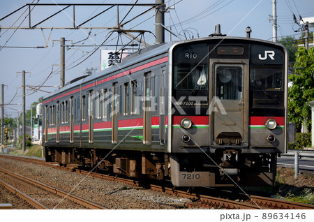 予讃線を走る7200系普通電車2両 89634146