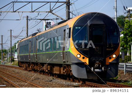 予讃線を走る8600系特急いしづち2両（ビビッド調） 89634151