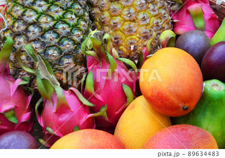 トロピカルフルーツの盛り合わせ 89634483