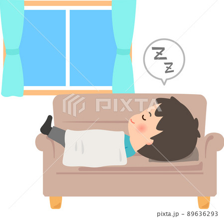 ソファで昼寝する男性 89636293