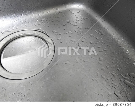 シンクの水滴 ステンレス製シンク 台所 シンクの水滴 ステンレス製シンク 台所 89637354