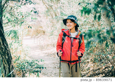 登山 トレッキング 女性 登山 トレッキング 女性 89639071
